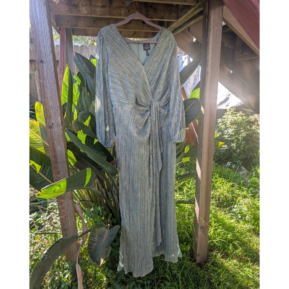 ADRIANNA PAPELL GOWN - Shimmering Greens & Gold - Stunning - 18W